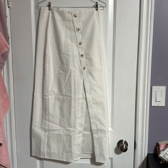 Multi-Button Split Middle Waist Maxi Skirt - Picture 4 of 12